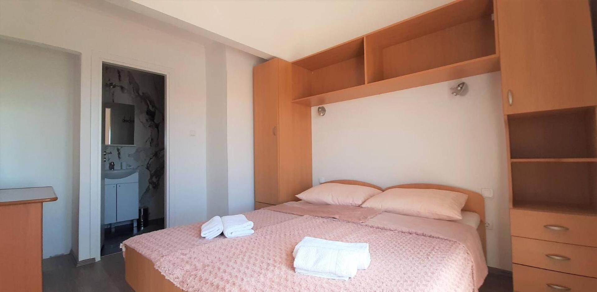 Guest House Helena Close To Beach Đảo Krk Ngoại thất bức ảnh